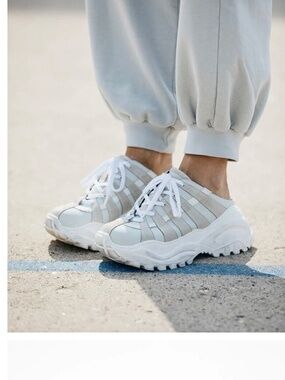 Lofina Tennis Shoe